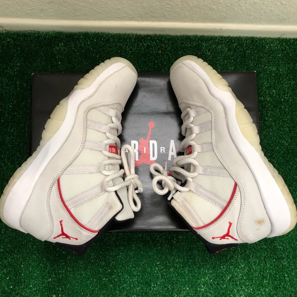Jordan 11 Platinum tint size 7y